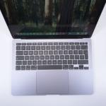 Laptop Apple Macbook Air A2179 (13-inch, 2020), Dual-Core Intel Core i3, 13.3", Rezolutie 2560x1600, 8 GB DDR4, SSD de 250 GB, Intel Iris Plus Graphics