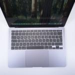 Laptop Apple Macbook Air A2179 (13-inch, 2020), Dual-Core Intel Core i3, 13.3", Rezolutie 2560x1600, 8 GB DDR4, SSD de 250 GB, Intel Iris Plus Graphics