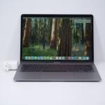 Laptop Apple Macbook Air M1 2020 (A2337), Apple M1, 13.3", Rezolutie 2560x1600, 8 GB DDR4, SSD de 256 GB, Apple M1